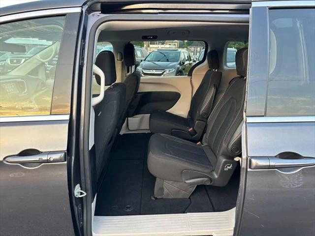 2020 Chrysler Voyager LX
