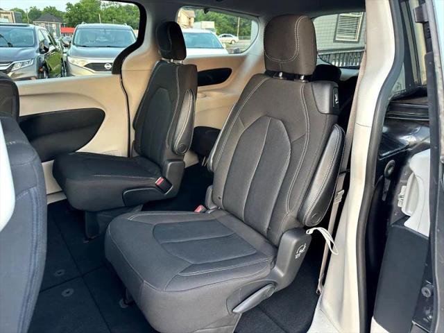 2020 Chrysler Voyager LX