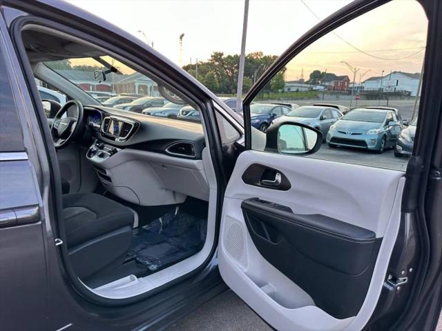 2020 Chrysler Voyager LX