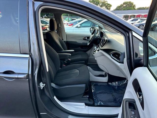 2020 Chrysler Voyager LX