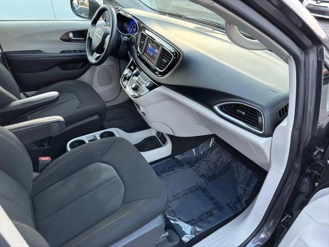 2020 Chrysler Voyager LX