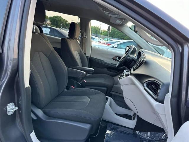 2020 Chrysler Voyager LX