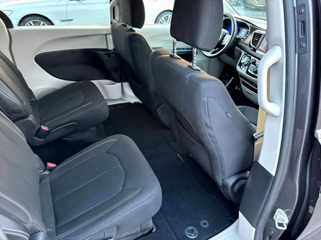 2020 Chrysler Voyager LX