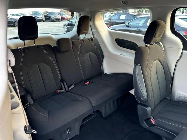 2020 Chrysler Voyager LX