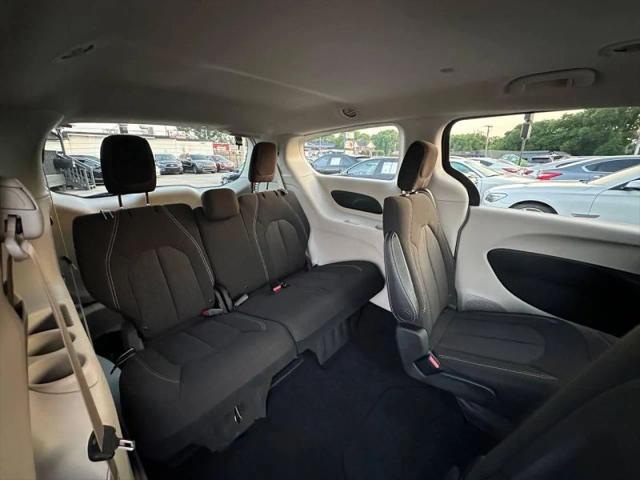 2020 Chrysler Voyager LX