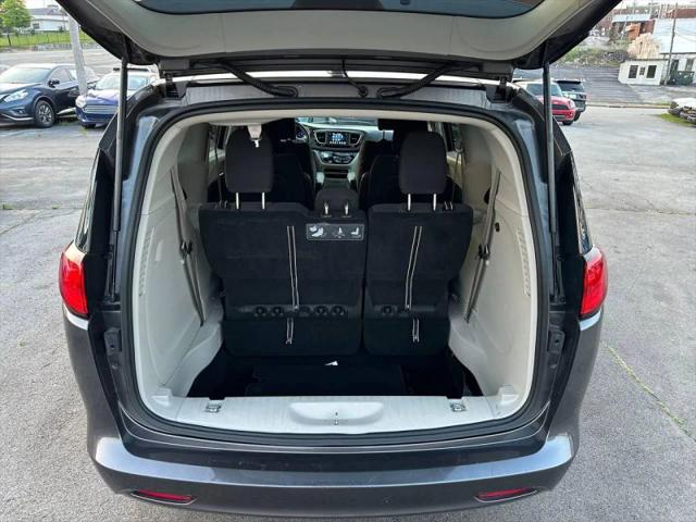 2020 Chrysler Voyager LX