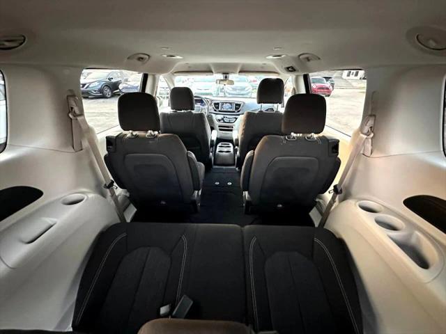 2020 Chrysler Voyager LX