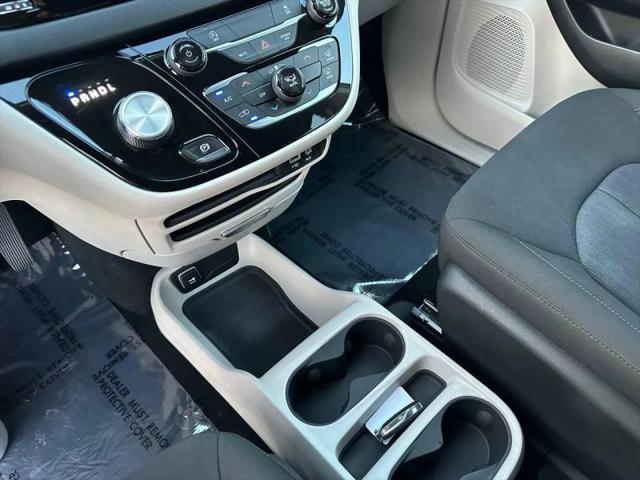 2020 Chrysler Voyager LX