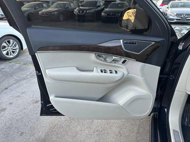 2016 Volvo XC90 T6 Momentum