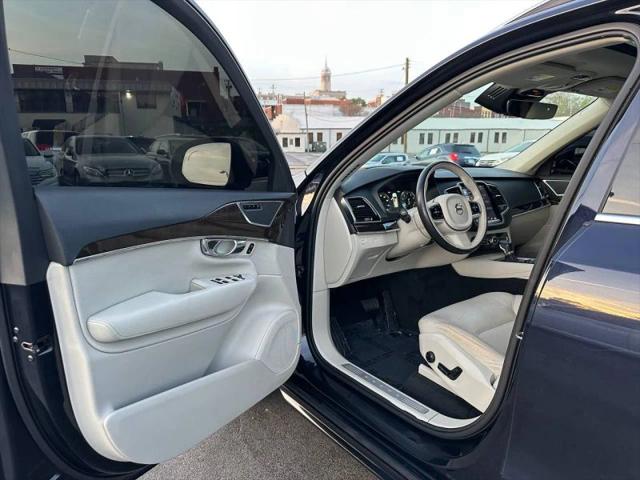 2016 Volvo XC90 T6 Momentum