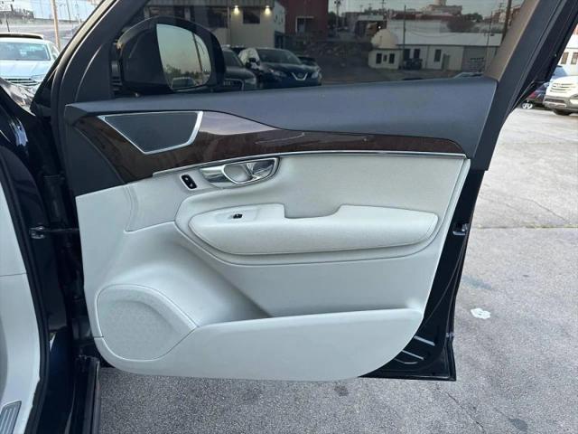 2016 Volvo XC90 T6 Momentum