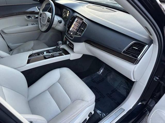 2016 Volvo XC90 T6 Momentum