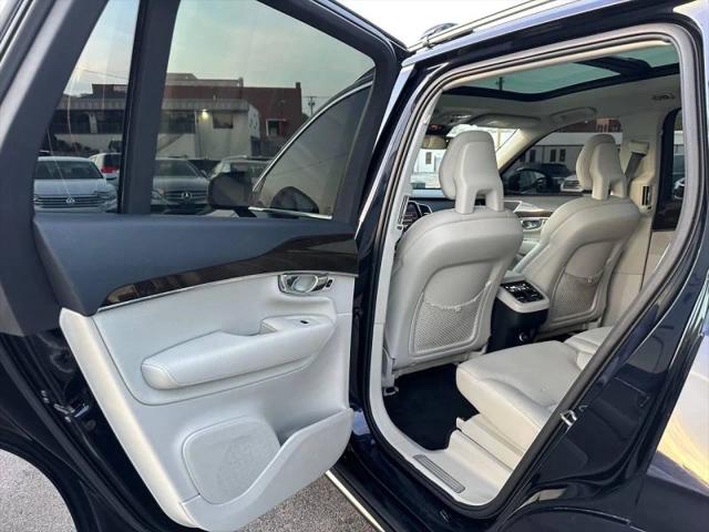 2016 Volvo XC90 T6 Momentum