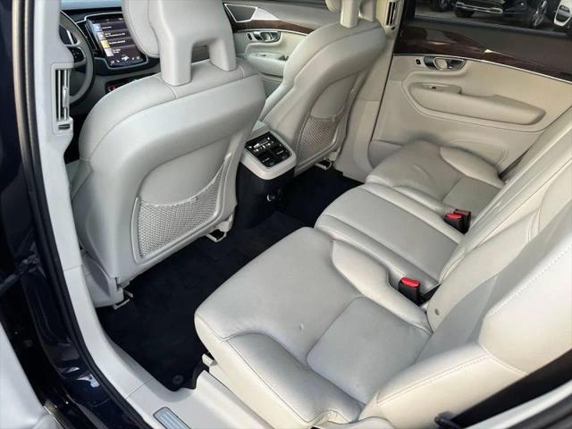 2016 Volvo XC90 T6 Momentum