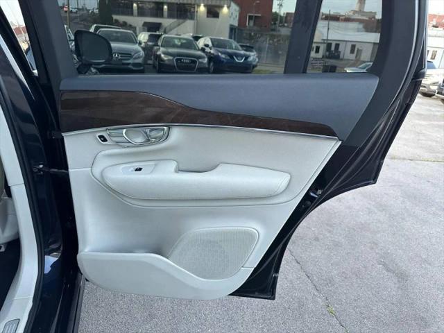 2016 Volvo XC90 T6 Momentum