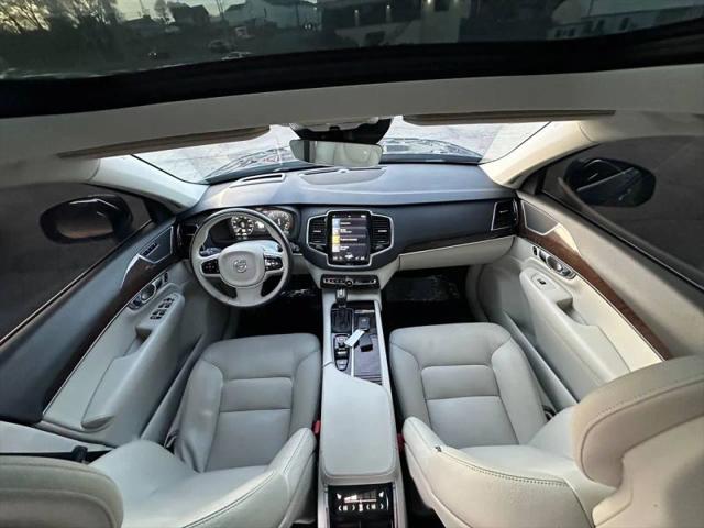 2016 Volvo XC90 T6 Momentum