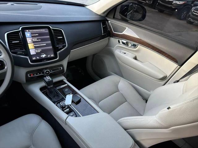 2016 Volvo XC90 T6 Momentum