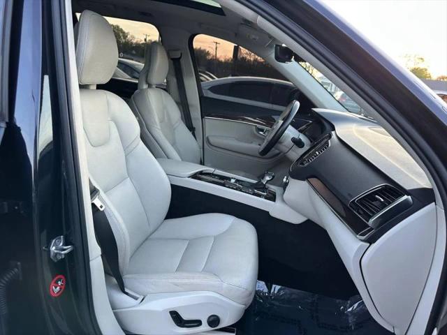 2016 Volvo XC90 T6 Momentum
