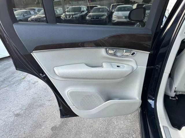 2016 Volvo XC90 T6 Momentum