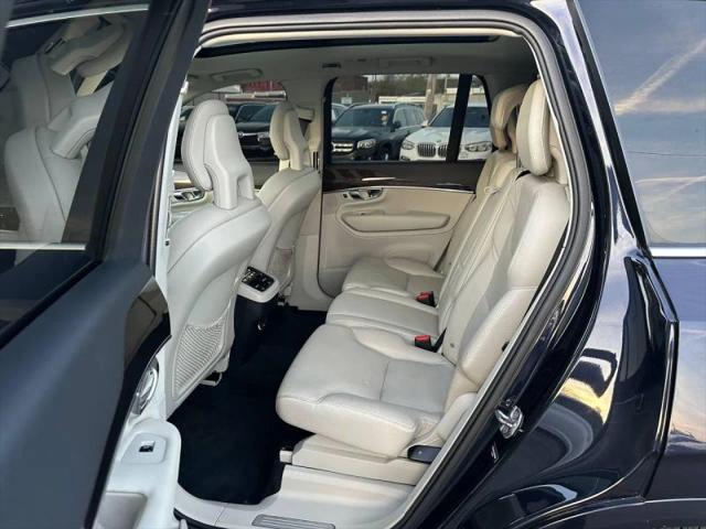2016 Volvo XC90 T6 Momentum