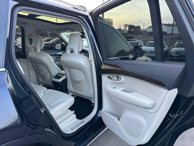 2016 Volvo XC90 T6 Momentum