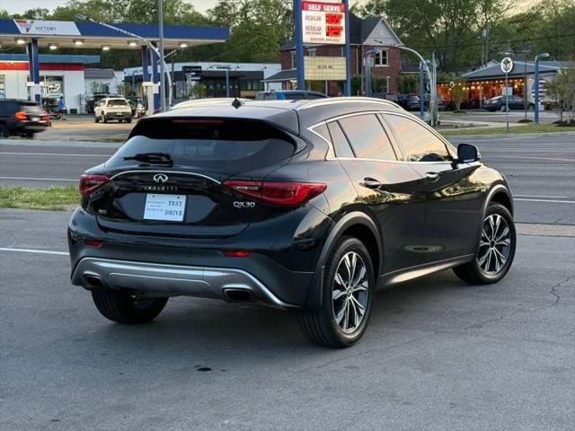 2017 INFINITI QX30 Premium