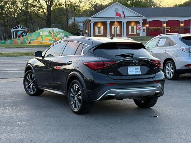 2017 INFINITI QX30 Premium