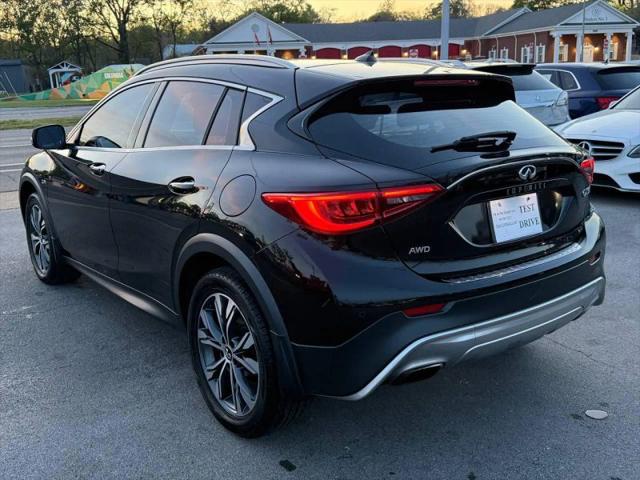 2017 INFINITI QX30 Premium