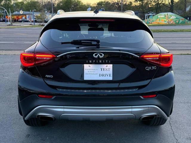 2017 INFINITI QX30 Premium