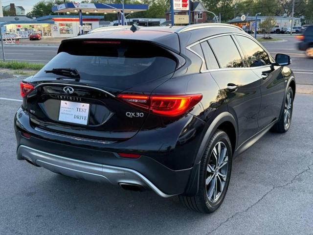2017 INFINITI QX30 Premium