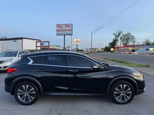 2017 INFINITI QX30 Premium