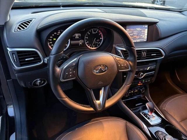 2017 INFINITI QX30 Premium
