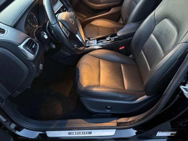 2017 INFINITI QX30 Premium