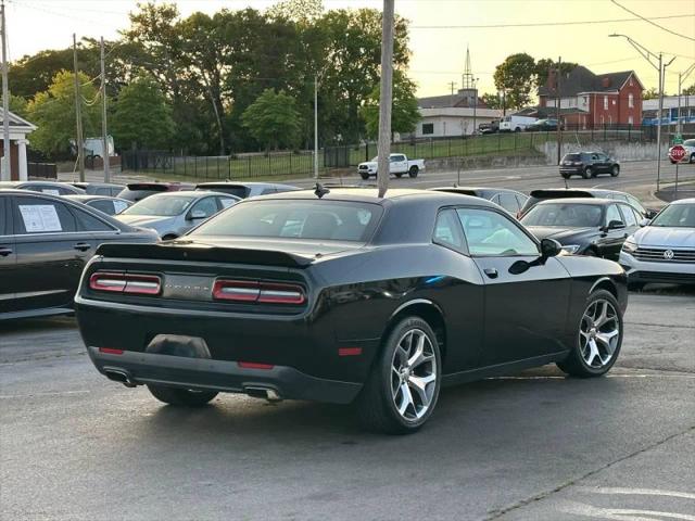 2016 Dodge Challenger SXT Plus