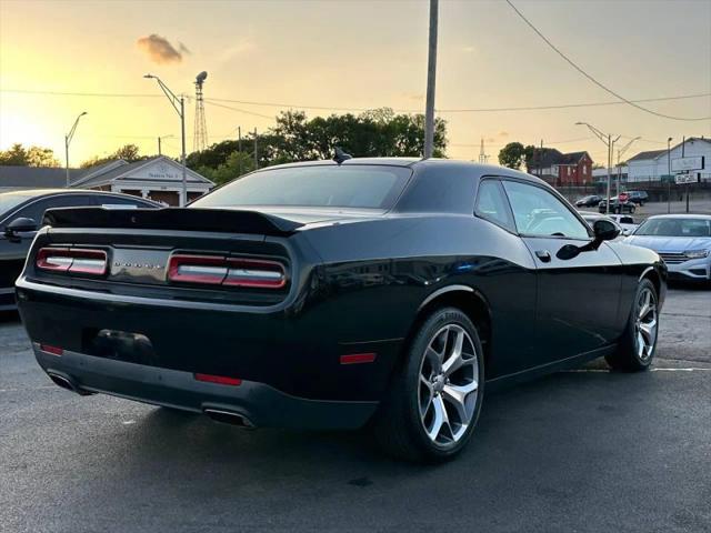 2016 Dodge Challenger SXT Plus