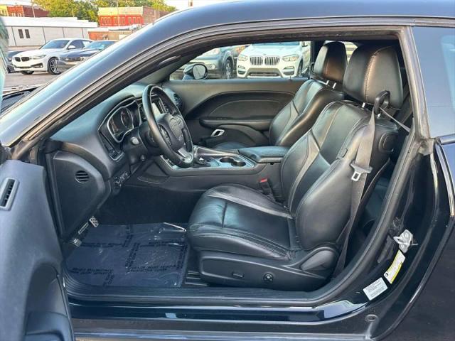 2016 Dodge Challenger SXT Plus