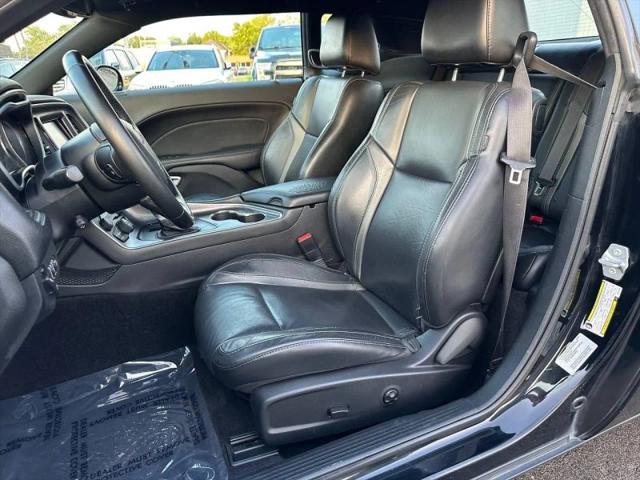 2016 Dodge Challenger SXT Plus