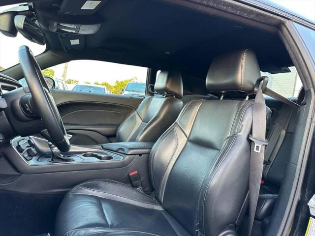 2016 Dodge Challenger SXT Plus
