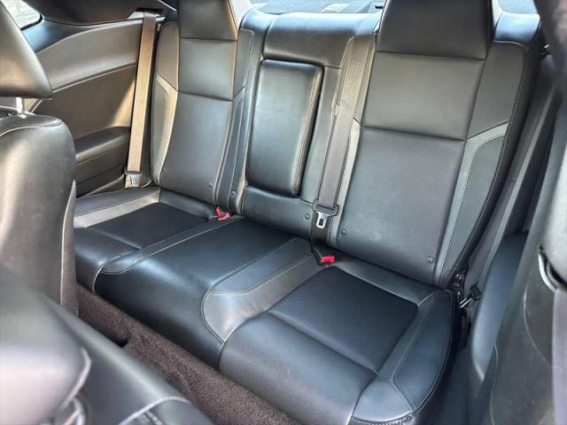 2016 Dodge Challenger SXT Plus