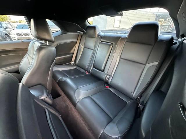 2016 Dodge Challenger SXT Plus