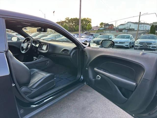 2016 Dodge Challenger SXT Plus