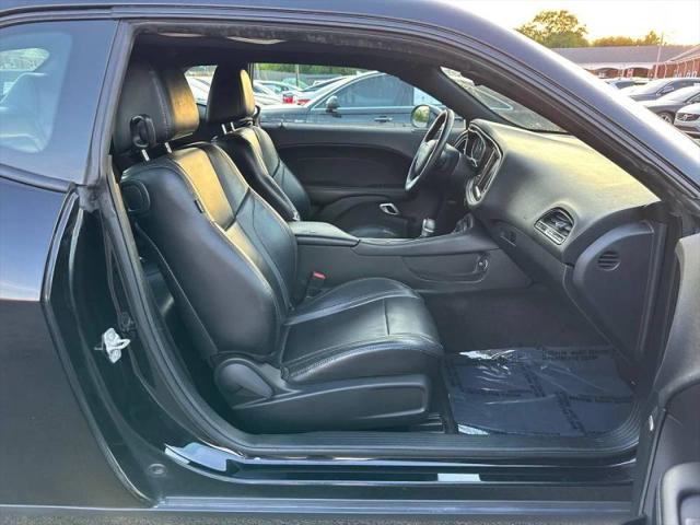 2016 Dodge Challenger SXT Plus