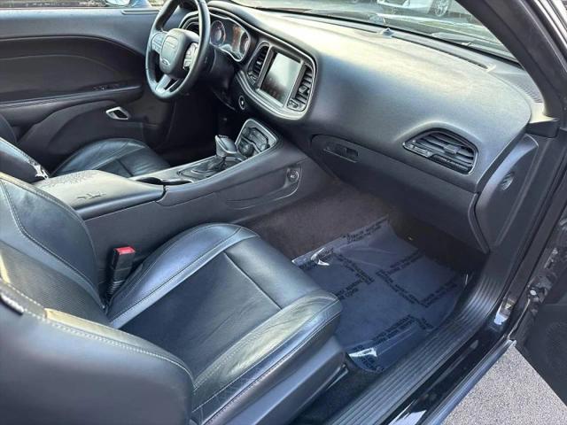 2016 Dodge Challenger SXT Plus