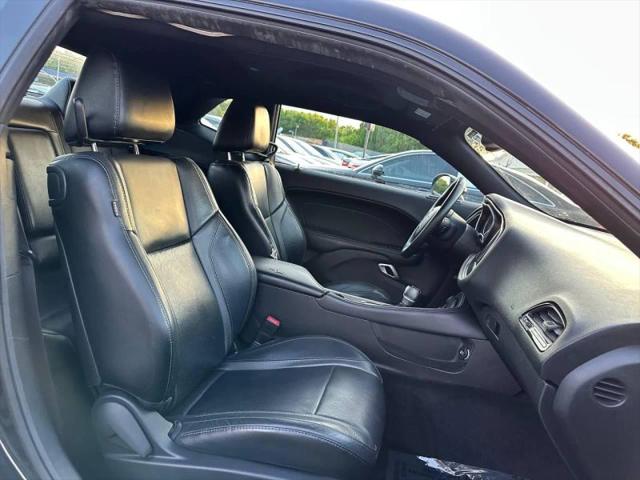 2016 Dodge Challenger SXT Plus