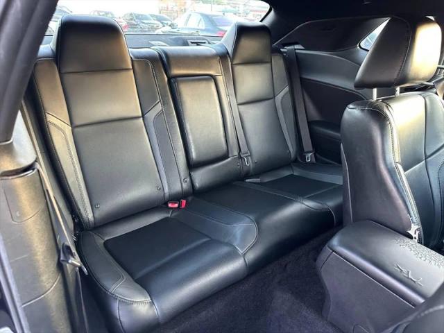 2016 Dodge Challenger SXT Plus