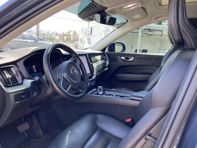 2024 Volvo XC60 B5 Core Dark Theme