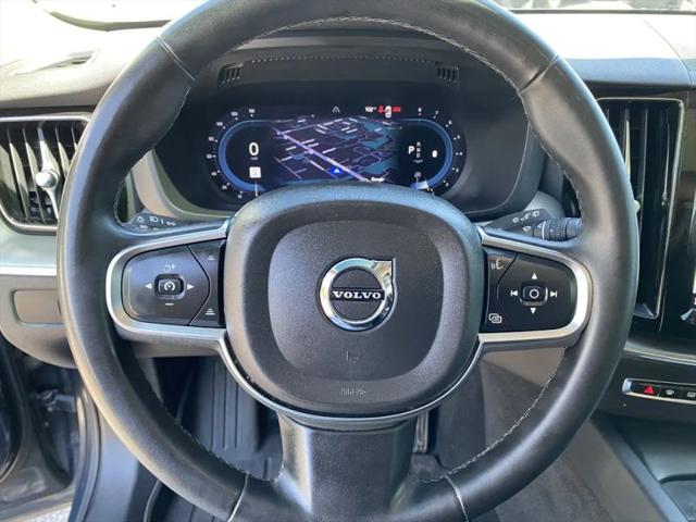 2024 Volvo XC60 B5 Core Dark Theme