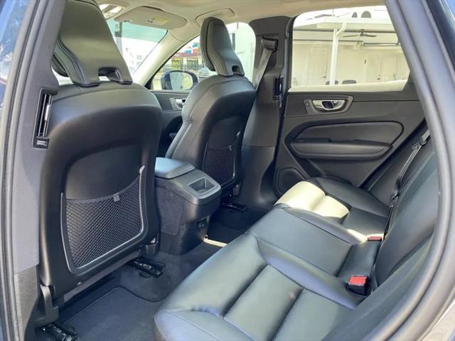 2024 Volvo XC60 B5 Core Dark Theme