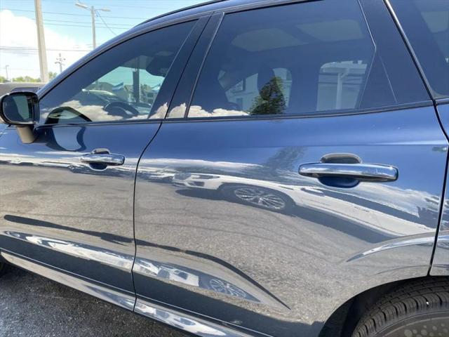 2024 Volvo XC60 B5 Core Dark Theme