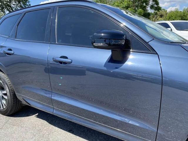 2024 Volvo XC60 B5 Core Dark Theme